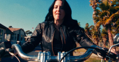 Review Film Apes Together Strong (2023): Pertarungan Investor