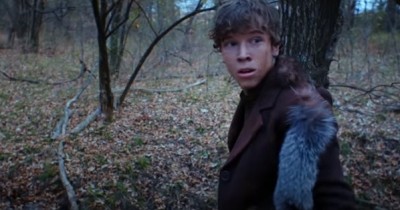 ﻿Sinopsis Film Buckskin (2021): Penyelamatan Levi dari Suku Pribumi yang Kejam