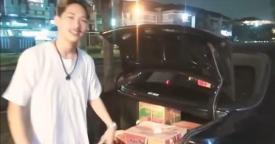 Rumah YouTuber Prank 'Dus Sampah' Digeruduk Warga dan Polisi