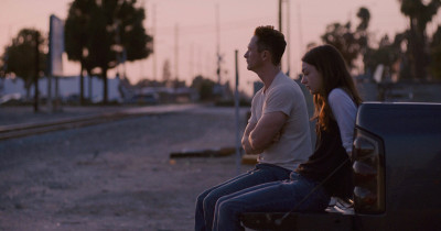 Sinopsis Film Palm Trees and Power Lines (2023): Remaja Pacaran dengan Orangtua