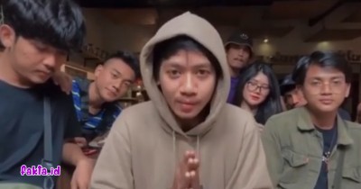 Remaja Diduga Refil Isi Ulang Hand Sanitizer di Publik Minta Maaf